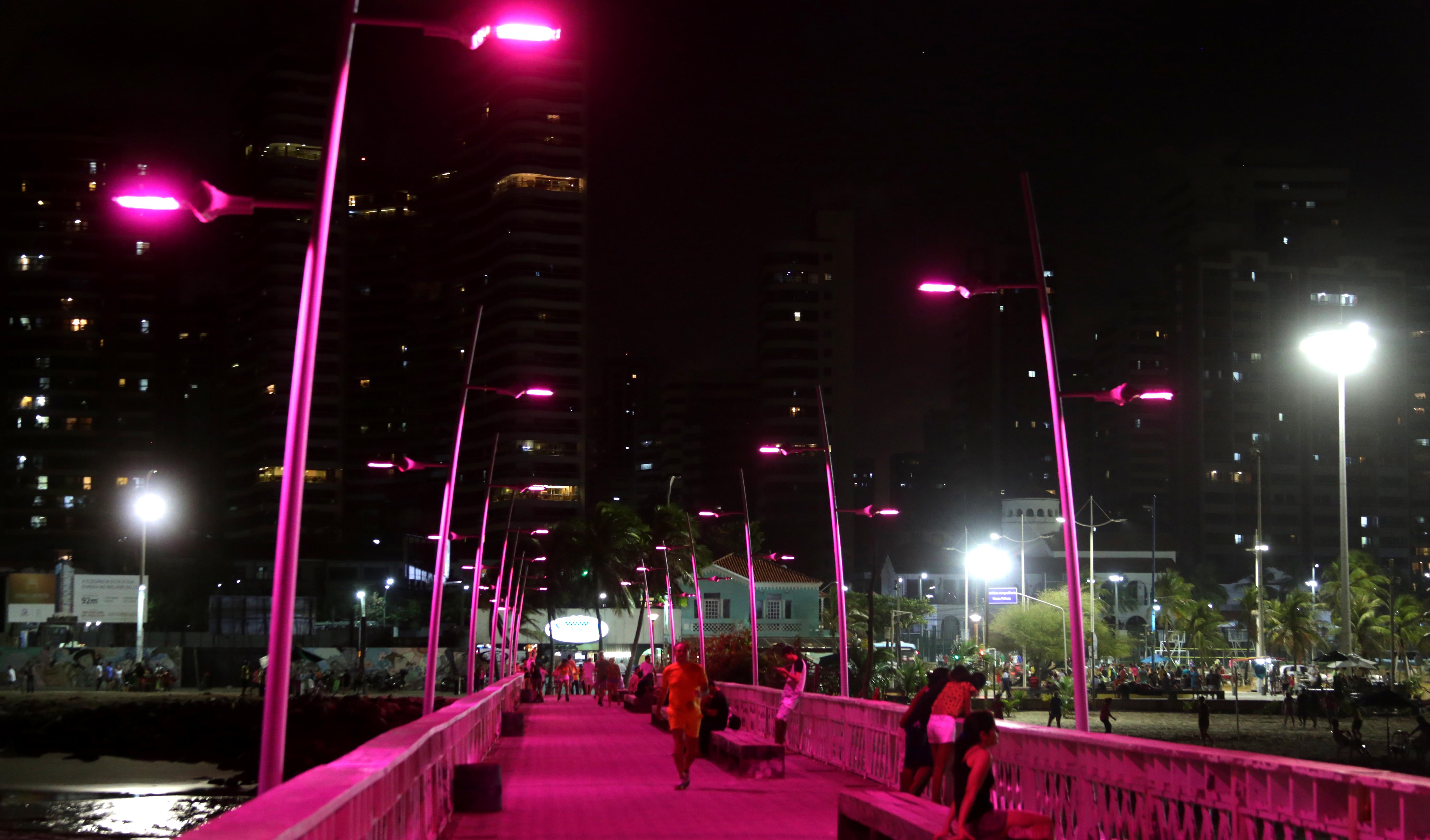 espigão da rui barbosa com iluminação rosa